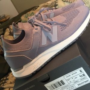 New balance tennis shoes